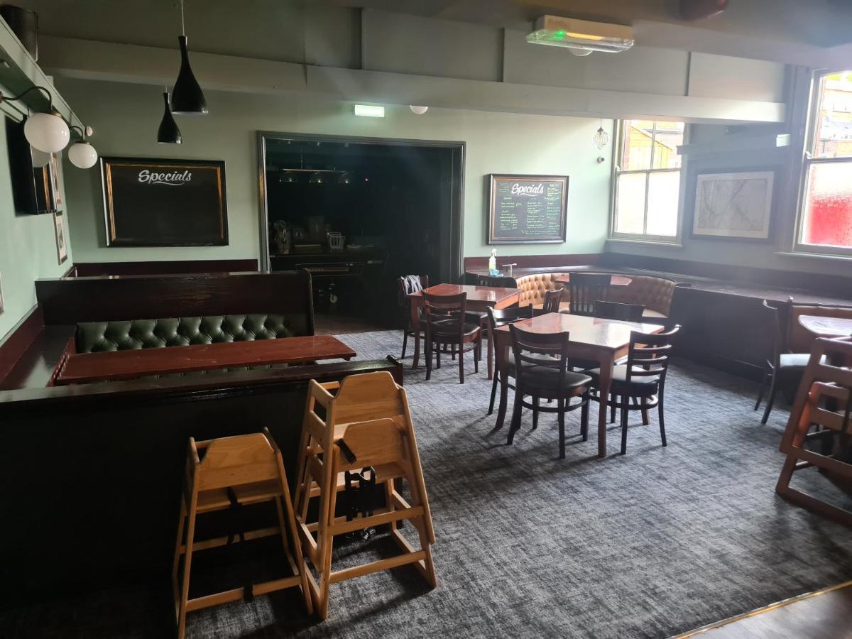 Hen House Hotel Cannock Exterior foto
